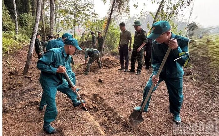 Mộ liệt sĩ chưa xác định được danh tính được tìm thấy theo thông tin do người dân cung cấp. (Ảnh: THANH SƠN)
