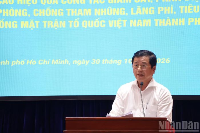Luật sư Nguyễn Văn Hậu, Phó Chủ nhiệm Đoàn Luật sư Thành phố Hồ Chí Minh chia sẻ tại hội nghị. (Ảnh: VƯƠNG LÊ)