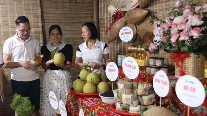 Nhiều sản phẩm OCOP của Yên Thế được giới thiệu tại lễ hội.
