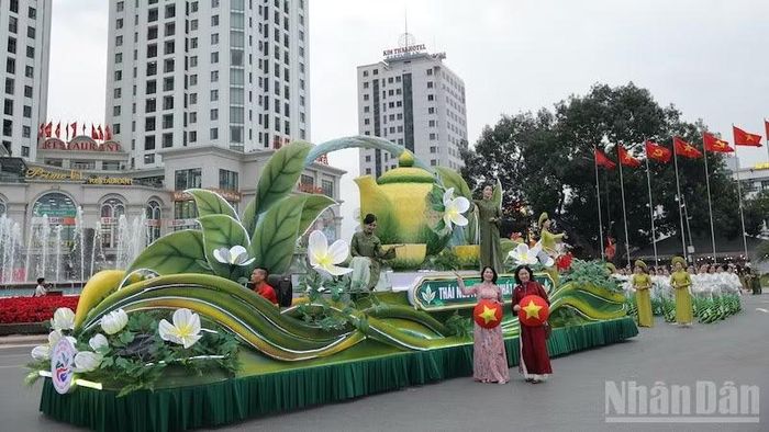 Nghệ thuật tạo hình và trình diễn được các nghệ sĩ kết hợp để quảng bá, lan tỏa văn hóa xứ Trà.