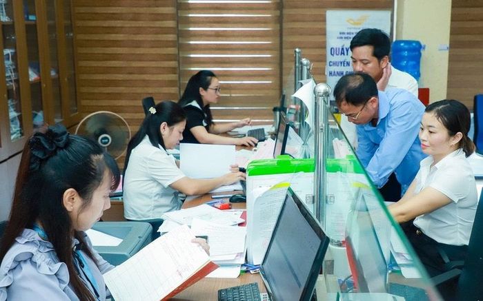 Đề xuất bổ sung dữ liệu về tình trạng sức khỏe, tiền lương trong hồ sơ cán bộ, công chức. Ảnh minh họa: VGP