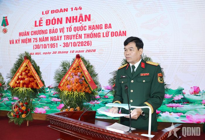  Đại tá Nguyễn Đức Thi, Lữ đoàn trưởng Lữ đoàn 144 trình bày diễn văn tại buổi lễ. 