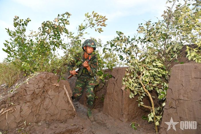 Bộ binh xung phong chiếm lĩnh trận địa.