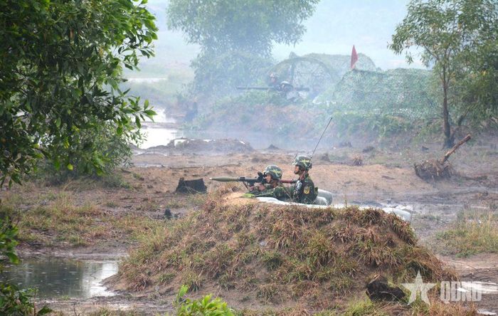 Các loại hỏa lực sẵn sàng tiêu diệt mục tiêu.