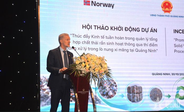 Ông Stein Iversen, Đại sứ Na Uy tại Việt Nam và Lào phát biểu.