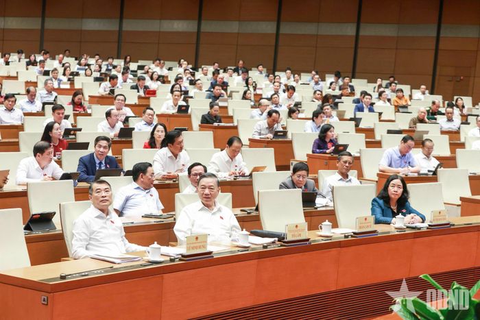 Tổng Bí thư, Chủ tịch nước Tô Lâm; Thủ tướng Chính phủ Lê Minh Hưng; Ủy viên Bộ Chính trị, Bí thư Trung ương Đảng, Chủ tịch Ủy ban Trung ương Mặt trận Tổ quốc Việt Nam Bùi Thị Minh Hoài tham dự phiên thảo luận. Ảnh: TRỌNG HẢI