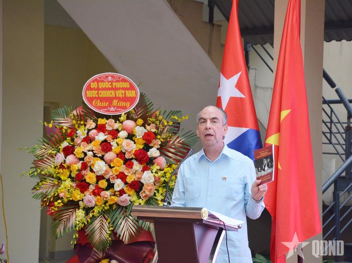 Đại sứ Cuba tại Việt Nam Rogelio Polanco Fuentes phát biểu tại lễ kỷ niệm, đồng thời giới thiệu về cuốn sách “Việt Nam và Cuba: Anh em một nhà”.  