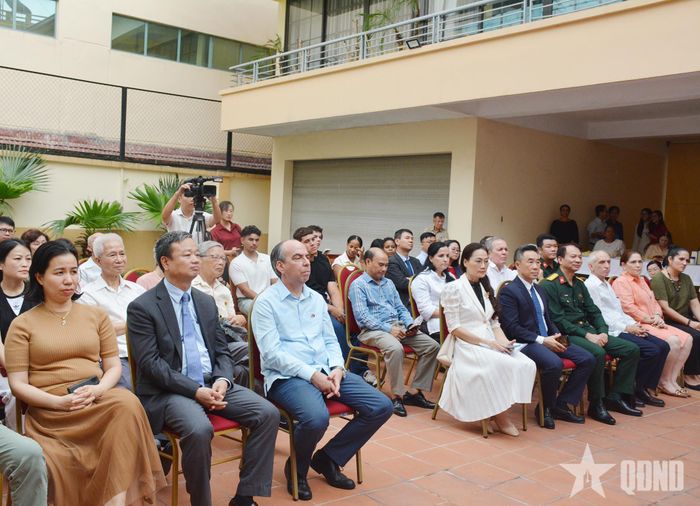 Các đại biểu dự lễ kỷ niệm. 