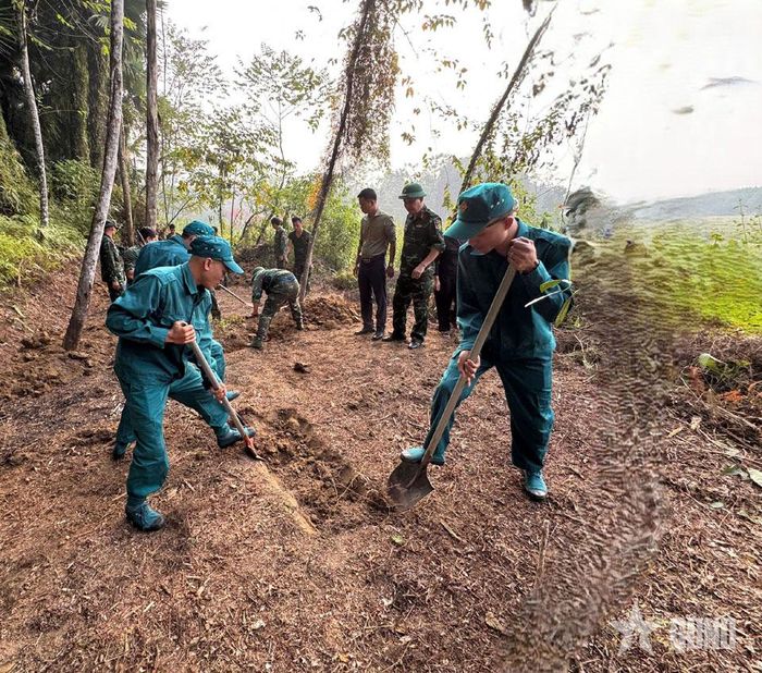 Lực lượng chức năng thực hiện nhiệm vụ.