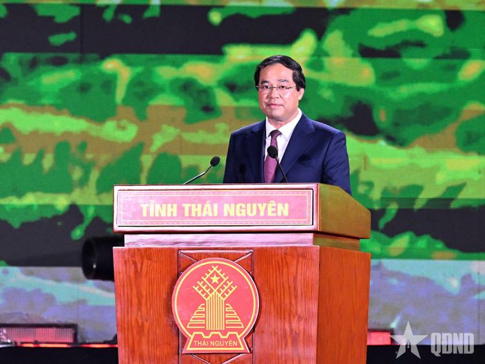 Đồng chí Trịnh Xuân Trường, Ủy viên Trung ương Đảng, Bí thư Tỉnh ủy Thái Nguyên trình bày diễn văn tại chương trình kỷ niệm.