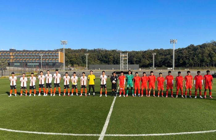 U.17 Việt Nam trong trận giao hữu với đội Shinpyeong.