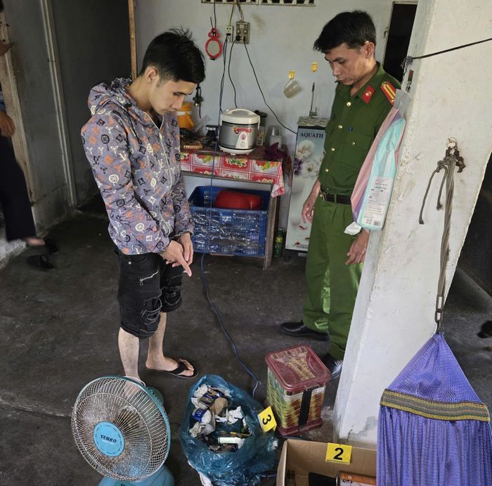 Cơ quan Công an khám xét nơi ở của đối tượng Vũ.