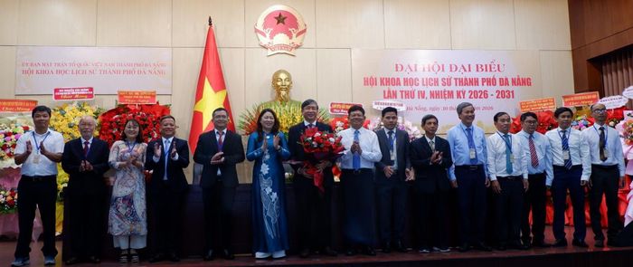 BCH Hội Khoa học Lịch sử TP Đà Nẵng nhiệm kỳ 2026-2031 mới ra mắt đại hội. Ảnh: P.T
