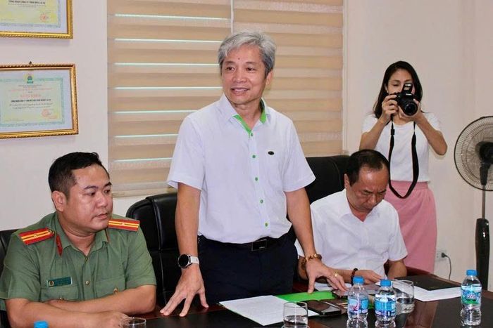 Ông Trần Đỗ Khoa, Chủ tịch Công đoàn Công ty Cổ phần Nhựa Thiếu niên Tiền Phong phát biểu chương trình