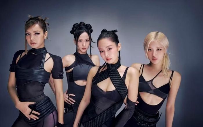 BLACKPINK đã được trao tặng Huân chương Văn hóa Okgwan tại "Lễ trao giải Văn hóa và Nghệ thuật Đại chúng Hàn Quốc lần thứ 17", diễn ra vào ngày 29/10, tại Nhà hát Haeoreum, thuộc Nhà hát Quốc gia Hàn Quốc, quận Jung-gu, Seoul. Vinh dự này càng thêm ý nghĩa khi được trao đúng vào năm kỷ niệm 10 năm ra mắt của nhóm. Giải thưởng Văn hóa và Nghệ thuật Đại chúng Hàn Quốc, do Bộ Văn hóa, Thể thao và Du lịch chủ trì và Cơ quan Nội dung Sáng tạo Hàn Quốc (KOCCA) tổ chức, là danh hiệu cao quý nhất của Chính phủ dành cho lĩnh vực văn hóa và nghệ thuật đại chúng. Cấp độ của mỗi danh hiệu được quyết định dựa trên quá trình xem xét toàn diện về thời gian cống hiến, các thành tựu đạt được và những đóng góp cho xã hội. Huân chương Văn hóa (loại Okgwan) là huân chương hạng Tư trong hệ thống Huân chương Văn hóa. Đây cũng là lần đầu tiên, một nhóm nhạc nữ K-pop được trao tặng danh hiệu này. BLACKPINK đã được ghi nhận nhờ những đóng góp trong việc lan tỏa làn sóng Hàn Quốc (Hallyu) thông qua các hoạt động của nhóm cũng như các hoạt động cá nhân trên sân khấu toàn cầu.