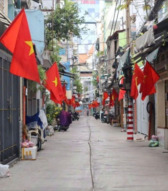  Tuyến hẻm 362 Nguyễn Đình Chiểu (phường Bàn Cờ) trước và sau khi mở rộng hẻm khang trang hơn 