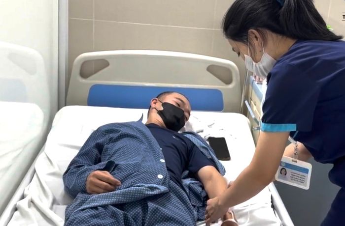 Bệnh nhân mắc cúm A điều trị tại Bệnh viện Thanh Nhàn (Hà Nội). Ảnh: TẠ NGUYÊN