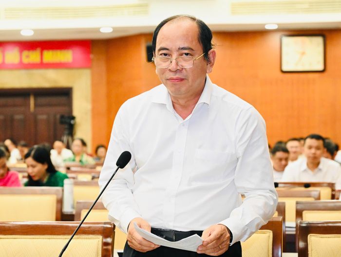 Giám đốc Sở Y tế TPHCM Tăng Chí Thượng báo cáo tại phiên làm việc. Ảnh: VIỆT DŨNG