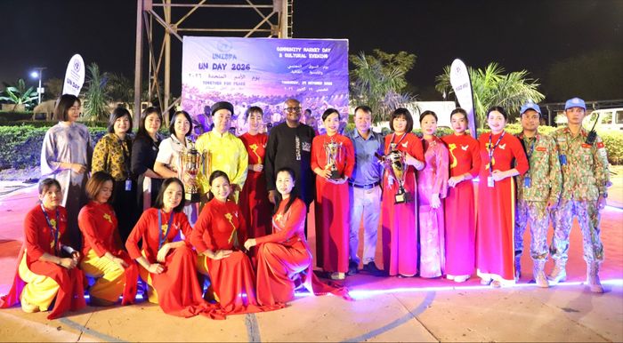  Các thành viên Đội Công binh số 5 Việt Nam giao lưu tại sự kiện. Ảnh: THẮNG LÊ 