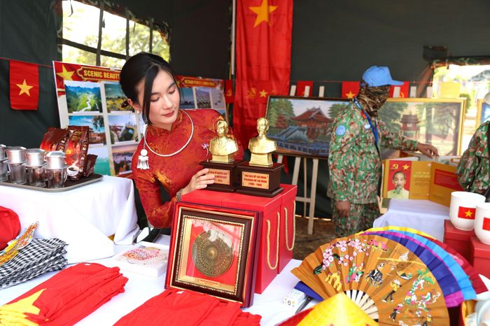  Một phần gian hàng Việt Nam tại hội chợ. Ảnh: THẮNG LÊ 