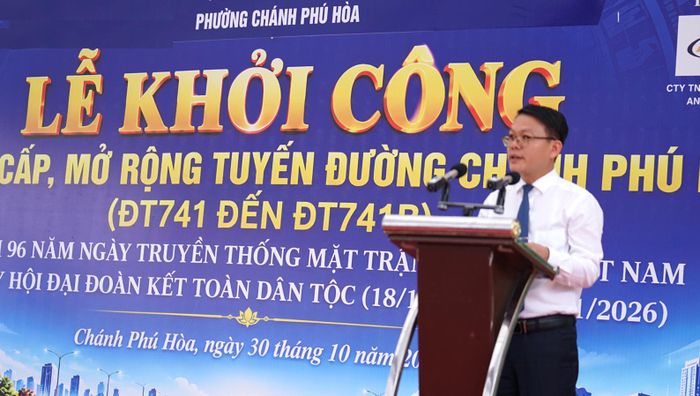  Chủ tịch UBND phường Chánh Phú Hòa phát biểu tại lễ khởi công. Ảnh: DUY TRẦN 