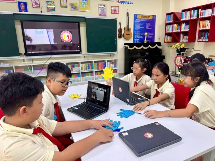  Lớp học không biên giới của học sinh Trường Tiểu học Nguyễn Thái Học với học sinh Trường Tiểu học Dongsan (Hàn Quốc) 