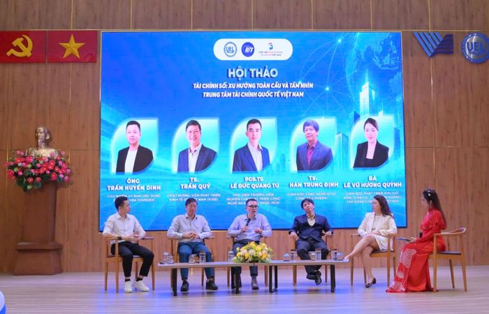  Các diễn giả thảo luận tại hội thảo 