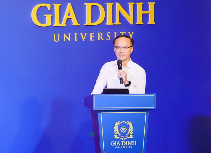  ThS, Thẩm phán Lê Thiết Hùng phát biểu tại sự kiện. 
