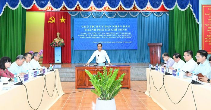 Chủ tịch UBND TPHCM Nguyễn Văn Được chủ trì buổi làm việc. Ảnh: VIỆT DŨNG