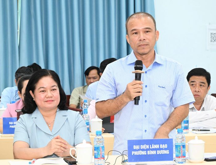 Đại diện lãnh đạo Phường Bình Dương nêu ý kiến. Ảnh: VIỆT DŨNG