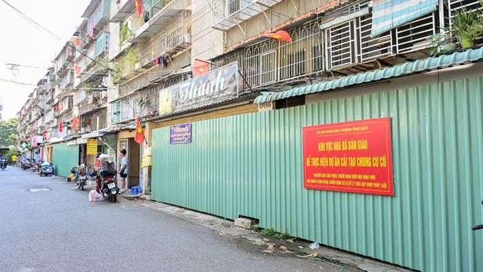 Người dân dọn dẹp đồ đạc, bàn giao mặt bằng cho nhà nước
