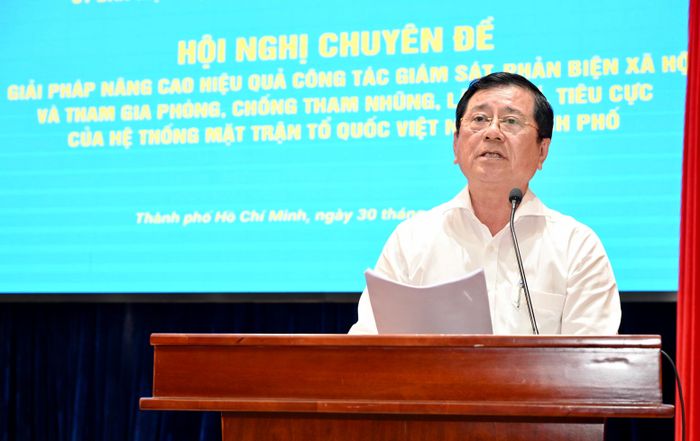 Luật sư Nguyễn Văn Hậu phát biểu. Ảnh: VĂN MINH
