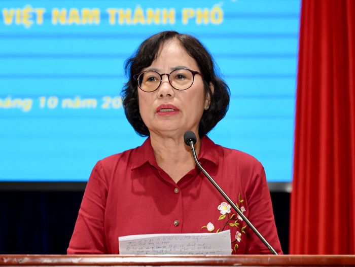 Bà Ung Thị Xuân Hương phát biểu. Ảnh: VĂN MINH