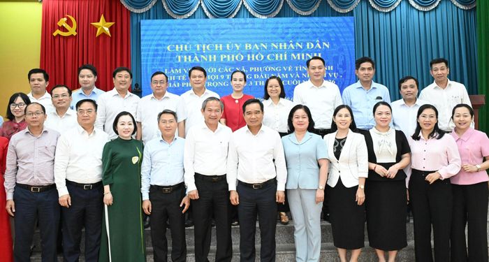  Chủ tịch UBND TPHCM cùng các đại biểu dự buổi làm việc. Ảnh: VIỆT DŨNG 