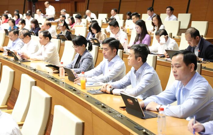  Các đại biểu Quốc hội dự phiên họp chiều 30-10. Ảnh: QUANG PHÚC 