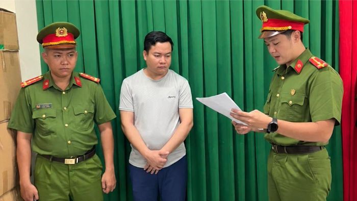 Nguyễn Hoài Phong tại cơ quan điều tra. Ảnh: CATP
