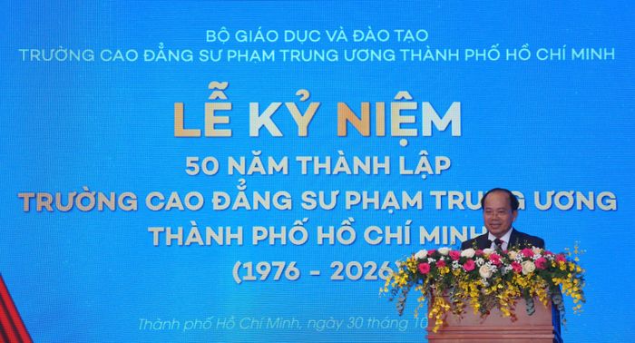 Tiến sĩ Nguyễn Nguyên Bình, Bí thư Đảng ủy, Hiệu trưởng Trường Cao đẳng Sư phạm Trung ương TPHCM phát biểu tại sự kiện