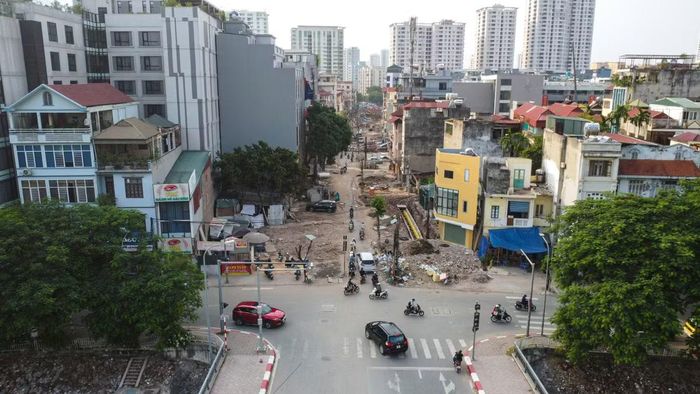 Dự án cải tạo, mở rộng ngõ 381 Nguyễn Khang có tổng mức đầu tư hơn 300 tỷ đồng, với mặt cắt ngang theo phương án được thông tin là 21,5m.