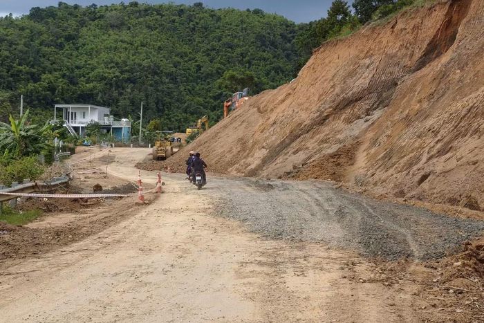 Khu vực Km136+800-Km136+900 trên Quốc lộ 28 sẽ bị cấm phương tiện lưu thông từ 18h ngày 30/10 cho đến khi có thông báo mới.
