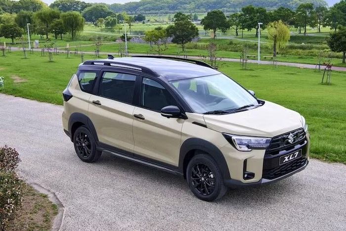 Trong thời gian từ 30/10/2026 đến 30/11/2026, khách hàng mua Suzuki XL7 mới được hưởng ưu đãi phiếu nhiên liệu 950 lít (Trị giá 25 triệu đồng) (*). Chương trình góp phần giúp khách hàng dễ dàng tiếp cận hơn với một mẫu xe 7 chỗ rộng rãi, linh hoạt và phù hợp cho nhiều mục đích sử dụng.