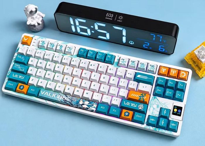Không chỉ mạnh về hiệu năng, Valkyrie VK87 V2 còn ghi điểm với thiết kế hiện đại, hệ thống đèn RGB bắt mắt cùng viên pin dung lượng lớn lên tới 10.000mAh, biến đây thành một trong những mẫu bàn phím cơ được cộng đồng game thủ quan tâm nhất hiện nay.