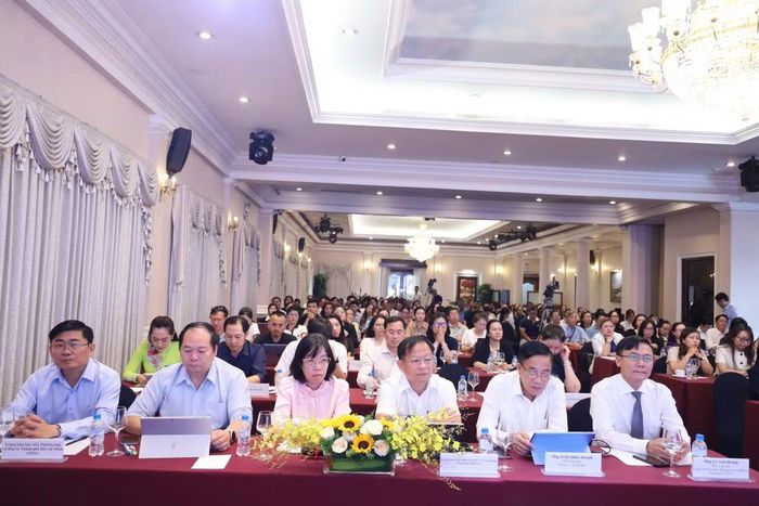 Đại diện doanh nghiệp và các sở ban ngành dự hội nghị