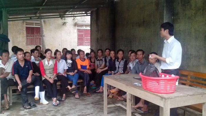 Một giờ học thực hành, học viên chính là bà con nông dân. Ảnh TL.