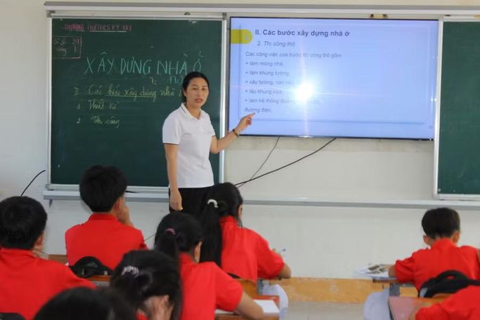 Cô Lê Thị Hồng Tâm - GV được tăng cường điều động từ Trường TH&THCS Kỳ Văn lên Trường TH&THCS Kỳ Tây.