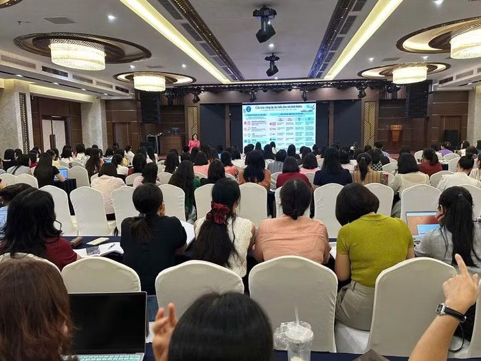 Giáo viên tham gia tập huấn Hướng dẫn ôn thi tốt nghiệp THPT năm 2027. (Ảnh: Sở GD&ĐT Hà Tĩnh).