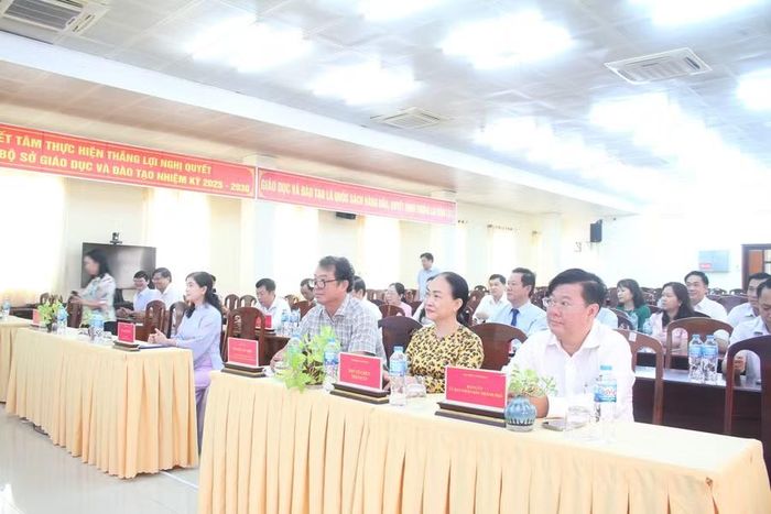 Đại biểu dự Hội nghị.