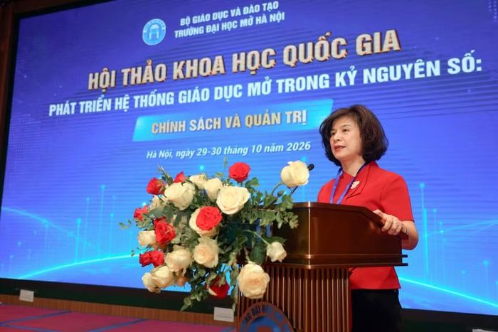 PGS.TS Vũ Thị Tú Anh – Phó Cục trưởng Cục Giáo dục nghề nghiệp và Giáo dục thường xuyên (Bộ GD&ĐT) phát biểu tại hội thảo.