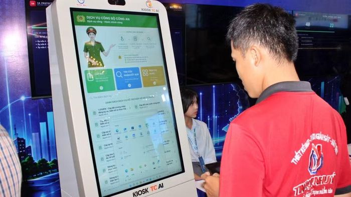 Doanh nghiệp giới thiệu sản phẩm công nghệ.