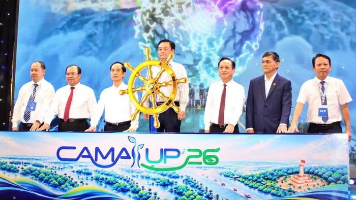 Lãnh đạo tỉnh Cà Mau nhấn nút khởi động sự kiện.