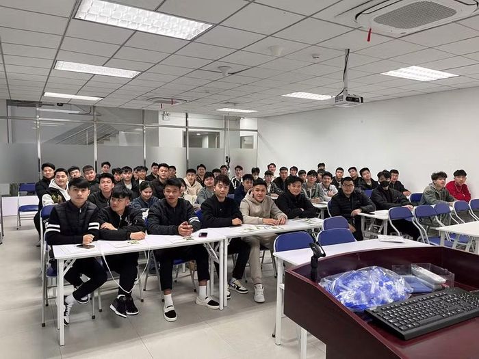 Sinh viên Trường Cao đẳng Sơn La trong chuyến đi thực tế, tham quan tại doanh nghiệp. Ảnh: NTCC.